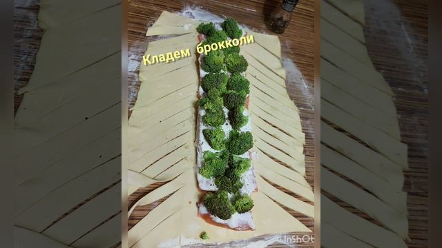 Слоеный рулет с рыбой