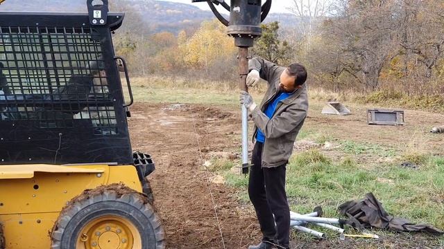 Крутим винтовые сваи под теплицу 300м2 для пастбищных кур несушек