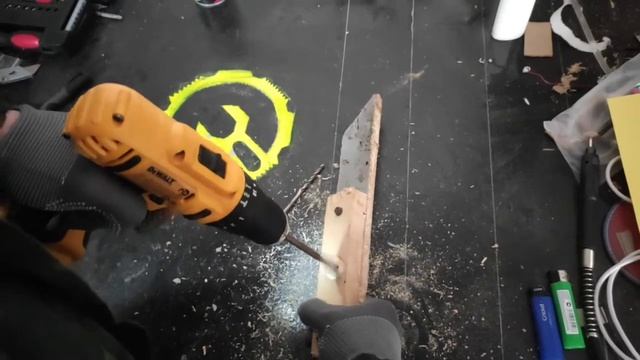 Снегоуборочная лопата за 10 минут / Как сделать лопату для чистки снега смотреть онлайн