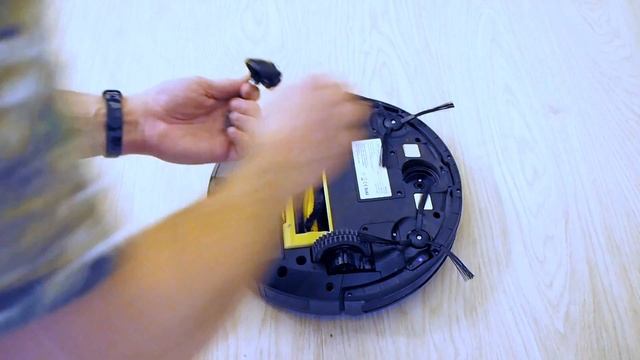 Что делать если робот пылесос ездит на одном месте ? Чиним за 1 минуту