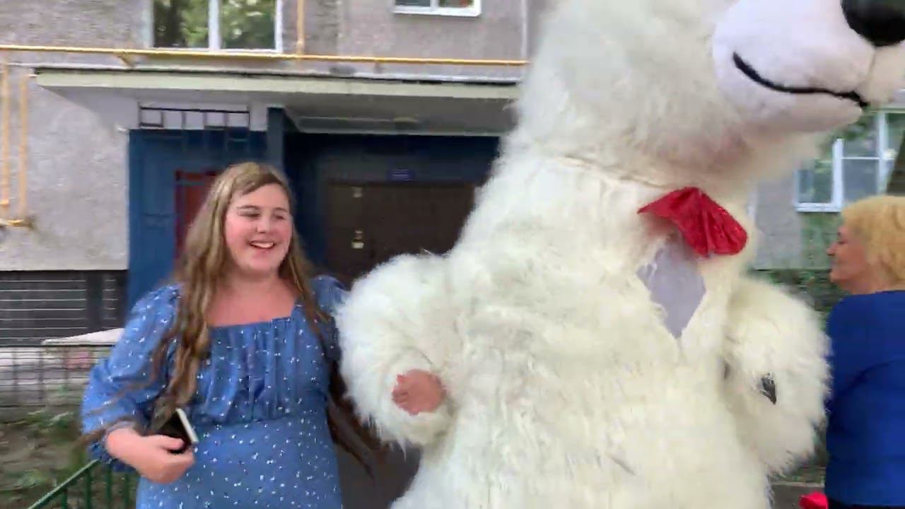 Встреча с Волшебством: Поздравление Девочки от Белого Медведя Аниматора! смотреть онлайн