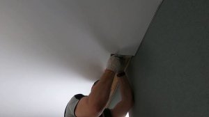 Как можно сделать скрытые карнизы с углом под 90 без складок и внутренняя вклейка кольца