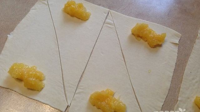 Круассаны с мандариновым джемом и миндалем