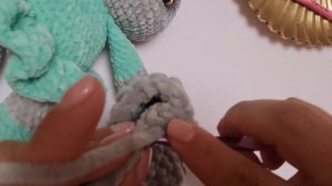 Зайка из плюшевой пряжи крючком|МК Часть 3| с длинными ушками, амигуруми подробное описание вязания