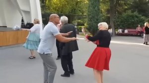 РОС ТЮЛЬПАН В ОДНОМ САДУ С РОЗОЮ КРАСИВОЮ ХАРЬКОВ ТАНЦЫ 2023