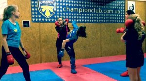 Каратэ клуб "Чемпион" (Киев) - Играем в "квадрат" с Дарьей Лымарь