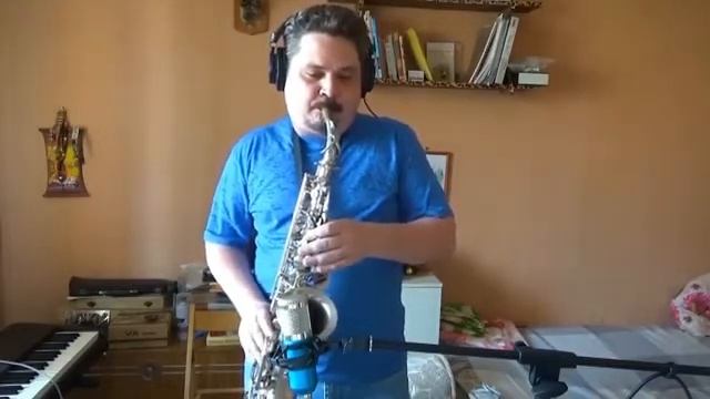 М. Блантер - "Катюша", соло на саксофоне Максим Мухратов, бас - гитара Александр Долгов. смотреть онлайн