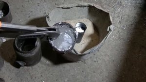Расплавил алюминий с самодельным флюсом. Каково? Или какаво?