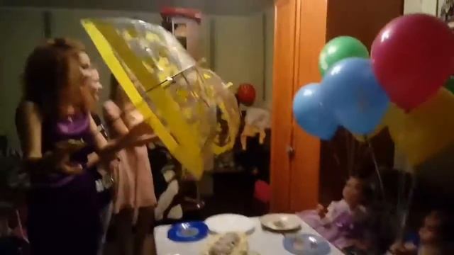 2 годика Александре и Васелисы. Подарки от сестренок. смотреть онлайн