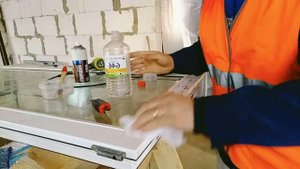 Удаление старой пленки с ПВХ окон часть 2