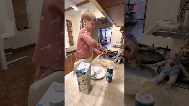 Омлет! Дети готовят! Готовлю сам, пока мама на диете смотреть онлайн