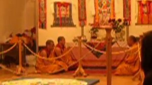 Тибетские монахи поют