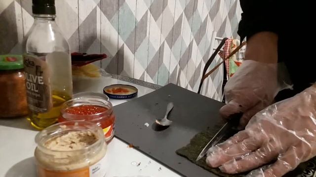 Роллы и суши с икрой и с рубленной скумбрией смотреть онлайн