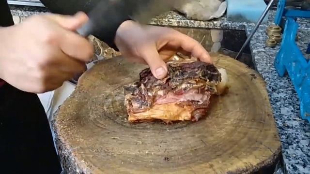 ЗНАМЕНИТОЕ БЛЮДО В ТУРЦИИ  ГОЛОВА ЯГНЕНКА  В ТАНДЫРЕ