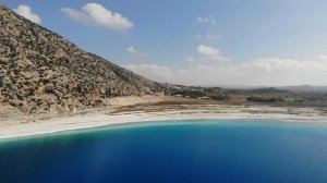 The most beautiful lake in Turkey is Salda. Самое красивое озеро Турции - Салда.