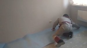 Укладка подложки под ламинат толщиной 3 мм на бетонный пол - снято на видео