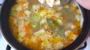 ЛЕТНИЙ СУП на скорую руку. Суп из кабачков с сырком и колбасой.