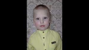 Дети поют "Кресту Твоему поклоняемся, Владыко"