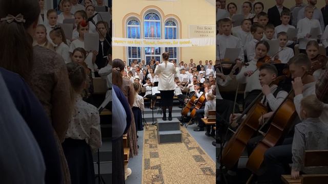 "Колокольным наполнен звоном" | Христианское рождественское пение| хор г. Железногорска МСЦ ЕХБ смотреть онлайн