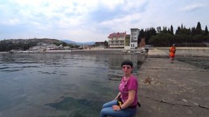Отдых в Крыму. Малореченское. Набережная, пляж, море, храм маяк.