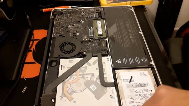 How to Replace the Battery in a 13 inch MacBook Pro mid 2009.