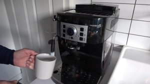 DeLonghi Magnifica S Cappuccino zubereiten Cappuccino machen DeLonghi Magnifica S ECAM 22 110 B