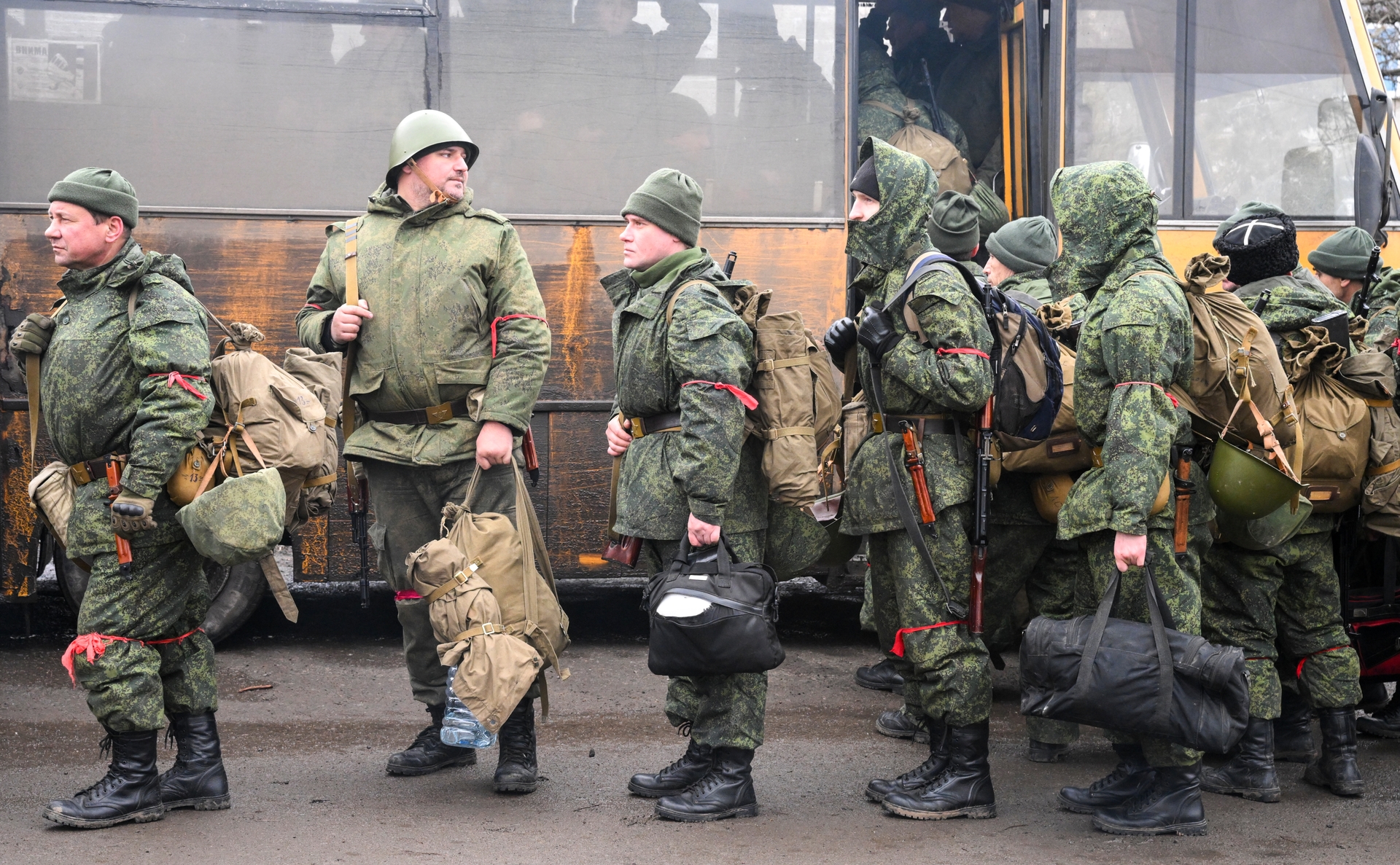 Солдаты мобилизация. Мобилизованные солдаты на Украине. Фото Присоединяйся к своим мобилизация. Военный бомж