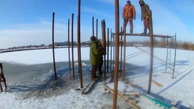 БЕСЕДКА НА ВОДЕ. Как и ЧЕМ надёжно забить под неё опоры