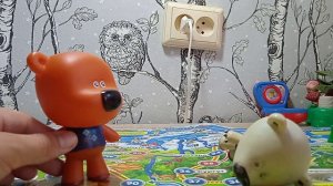 Кеша и Тучка играют в ходилкубродилку по карте России