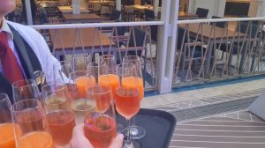 World Europa - Коктейльная вечеринка у капитана для постоянных гостей MSC Voyager Club.