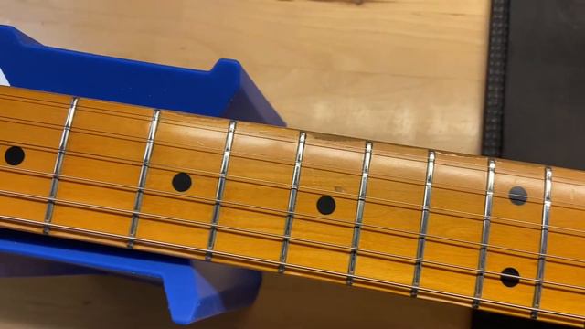 1994 Fender MIJ Japan ’57 Reissue Stratocaster 2 Tone Sunburst смотреть онлайн