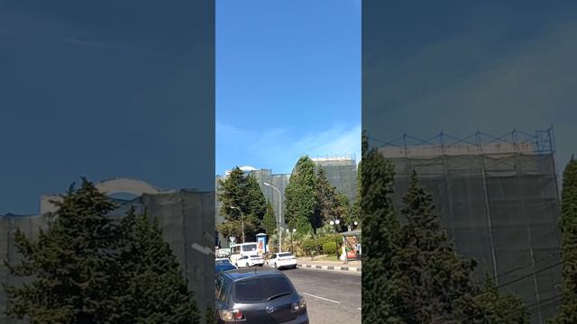 г.СОЧИ  ,  СИЯЮЩЕЕ  СОЛНЦЕ  И  НЕБО , КРАСИВЫЕ  ПАЛЬМЫ И  ДОМА  ! 31.08.23г .