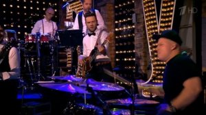 Виктория Исакова в шоу "Вечерний Ургант". Приветствие