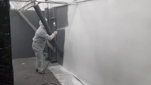 Покраска стен безвоздушным краскопультом от аппарата Yokiji 120