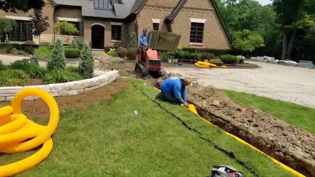How To Run A Drainage System Under A Driveway [ French Drain, Yard Drain, Buried Downspout, SumpLin смотреть онлайн