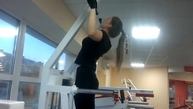 Подтягивания широким хватом к груди смотреть онлайн