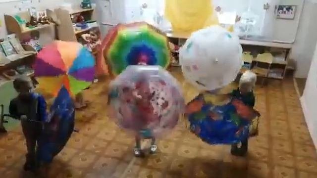 танец-игра с зонтиками