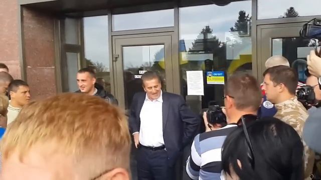 Костяка закидали яйцами и облили зелёнкой! :))) смотреть онлайн