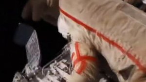 Толщина корпуса космической станции полтора миллиметра.
