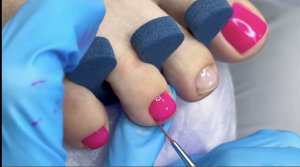 Как нанести гель лак под кутикулу в педикюре?✅??