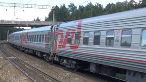 Электровоз ЭП1М-485 с пассажирским поездом