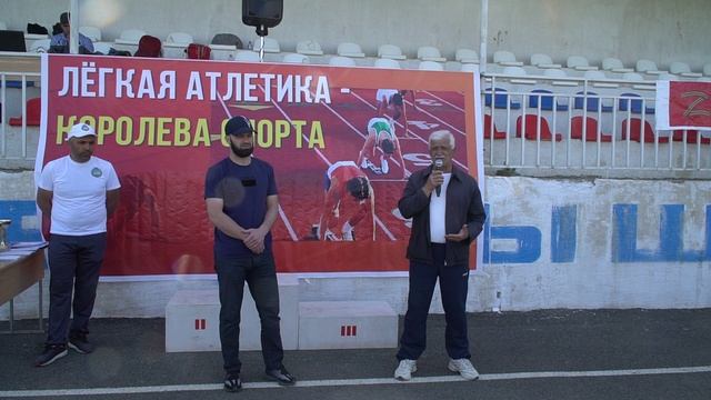 Межрайонные соревнования по легкой атлетике среди юниоров на стадионе «Дахадаев – аре смотреть онлайн