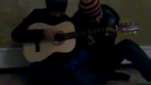 Пиянные гитаристы поют от души...