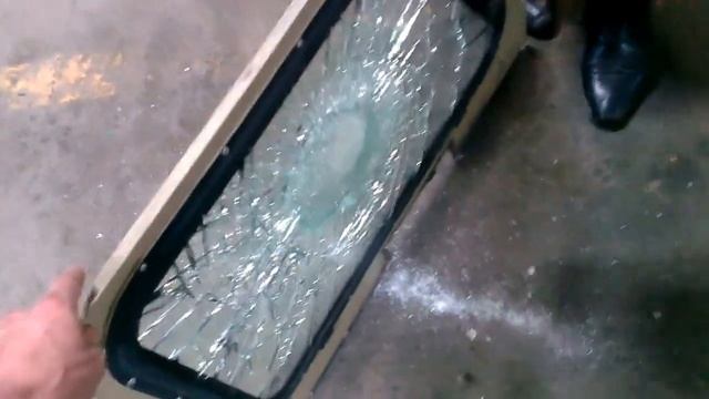 Краш-тест пассажирского стекла машины инкассаторов смотреть онлайн