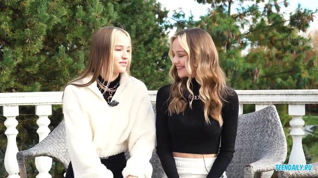 Твикси Твинс: интервью о школе, первых заработках, жизни в хаусе и недостатках друг друга смотреть онлайн