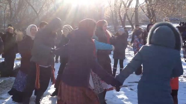 Народное гулянье в парке Дворца молодежи