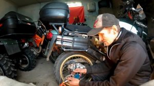 Замена и прокачка тормозной жидкости механизированным способом. Хонда трансальп 400.