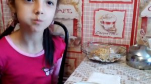 Едим без рук хахаха😂😂