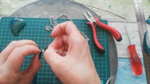 Украшение с кожаным шнуром. Процесс работы.