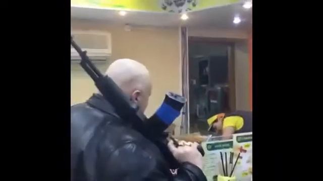 С АВТОМАТОМ ЗАШЁЛ В McDonald’s | СТАС БАРЕЦКИЙ смотреть онлайн